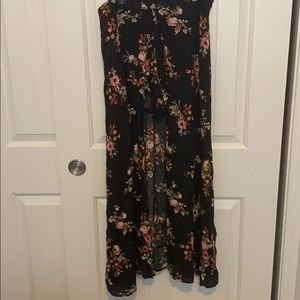 Long skirt with open slit